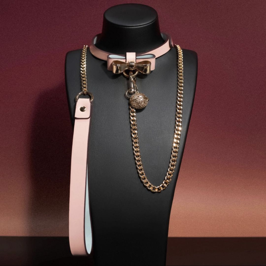 Pastel Pink Bow Collar & Chain Leash Set – Adjustable PU Leather Choker with Gold Hardware & Bell Charm, Kawaii Lolita E-Girl Cosplay